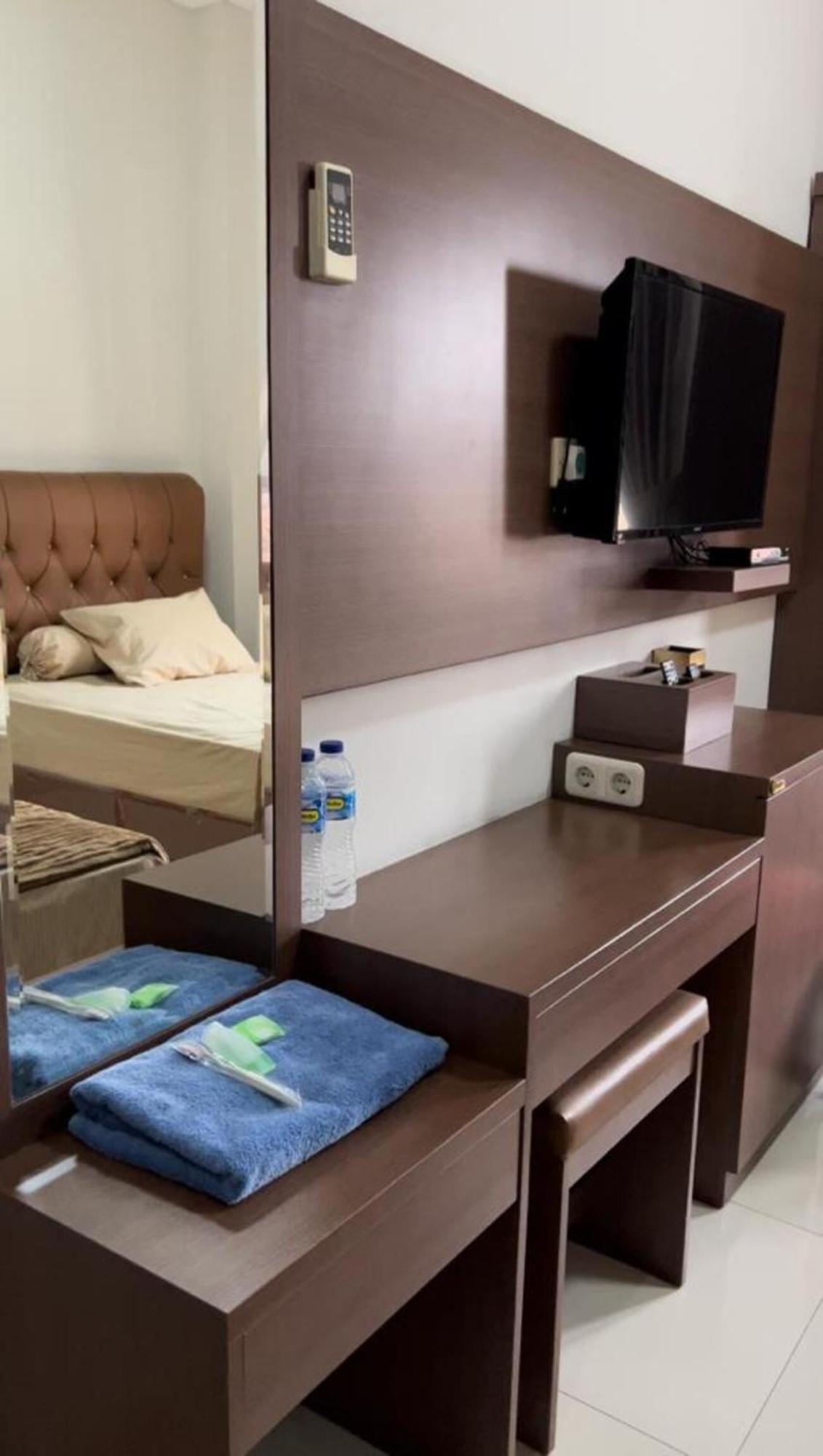 Hens Guesthouse Syariah Gadobangkong Exterior foto